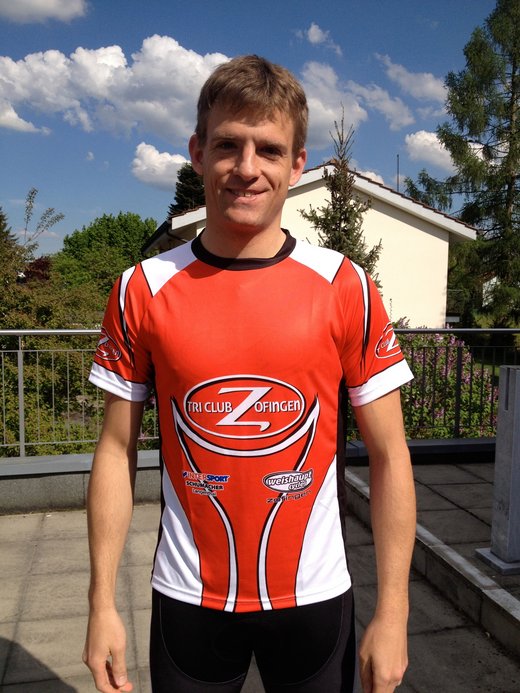 Rotes Club-Radtrikot des Triathlon-Club Zofingen